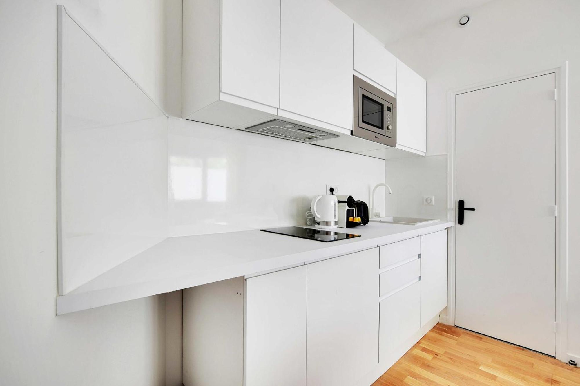 Des Poissonniers Apartment